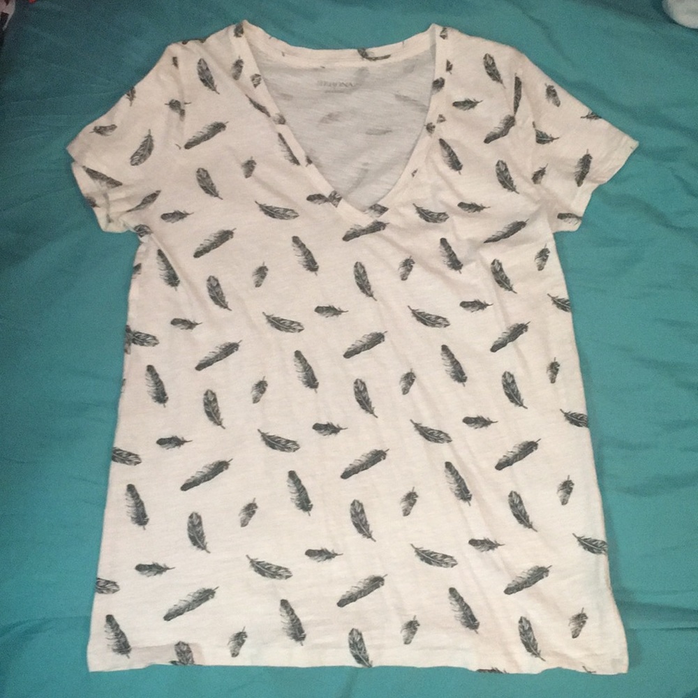 •Merona Feather Pattern Top•
